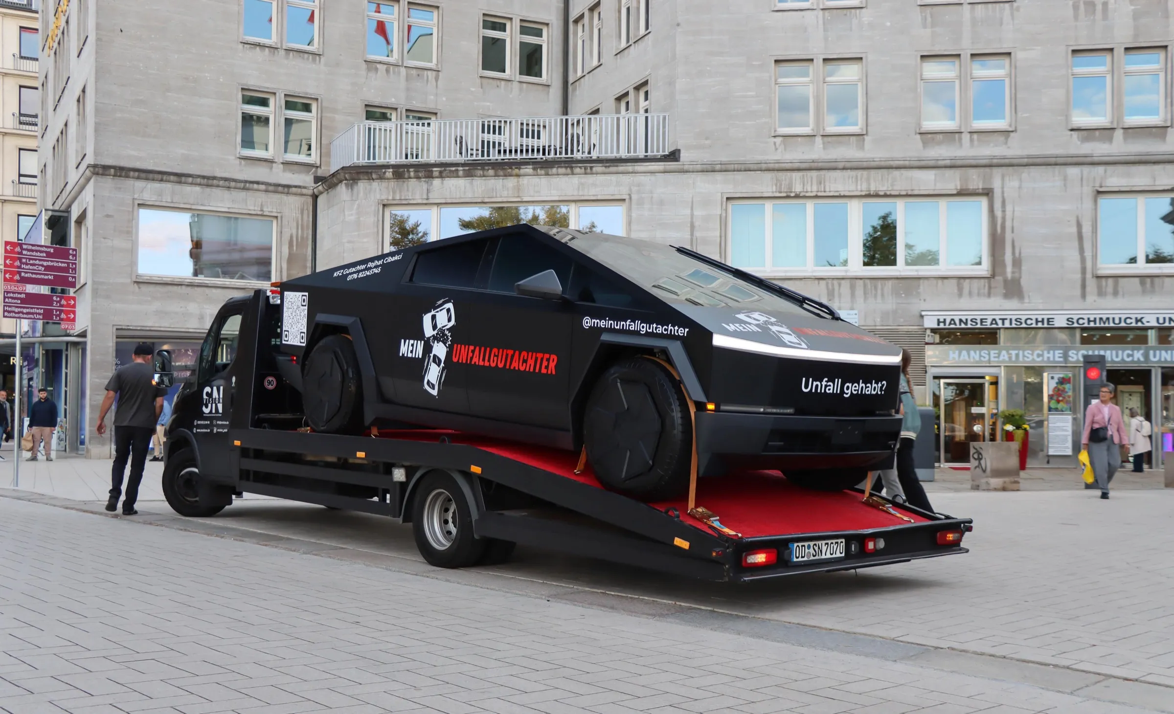 Das Mein-Unfallgutachter-Fahrzeug im Einsatz in Hamburg